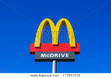 Classic McDonald's sign with blue sky