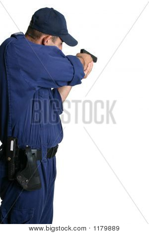 Responsable de la sécurité visant une arme à feu