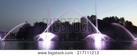 The city of Vinnytsia is a waterfront near the Roshen plant, in the evenings the fountain shows a laser show for residents and guests of the city.