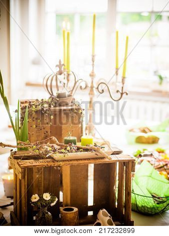 The bouquet of flowers with roses in wooden box