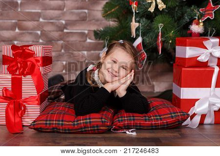 Cute Toothsome Girl Wearing Stylish Casual Clothes Happy Enjoy Christmas Time Holidays Close To New 