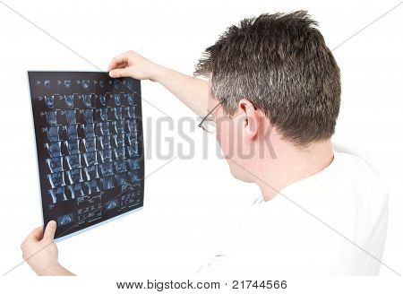 Arzt Anzeigen von MRT-Aufnahmen