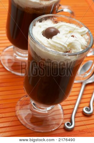 クリームとのコーヒーのクローズ アップ