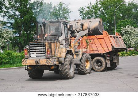 Heavy Equipment Eliminates The Consequences Of A Hurricane