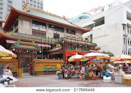 Singapore - 27 Nov 2017 : Many people walking in front of Kwan Im Thong Hood Cho Temple is a traditional Chinese temple, Bugis , Singapore