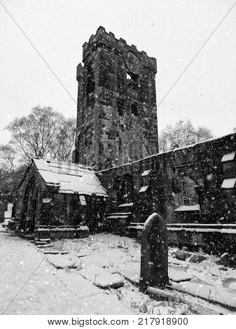the medieval church in heptonstall in the snow