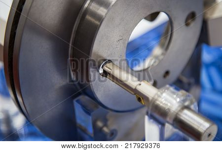 Carbide mills tipped lathe cutting tool making boring