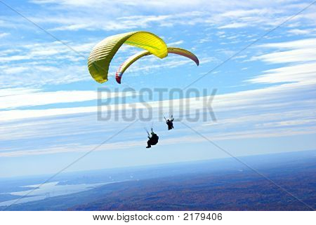 Két Parasails az égen