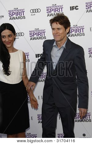 SANTA MONICA, CA - 25 FEB: Willem Dafoe presso il 2012 Film Independent Spirit Awards il 25 febbraio, 2