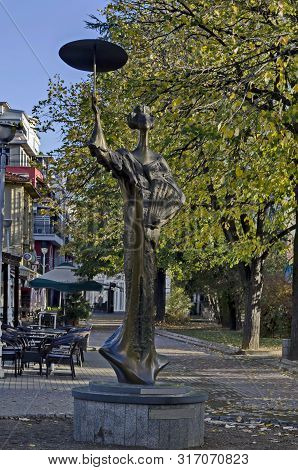 Kazanlak, Bulgaria - October 31, 2018: Favorite Public Place In Town Kazanlak With A Statue Of A Jap