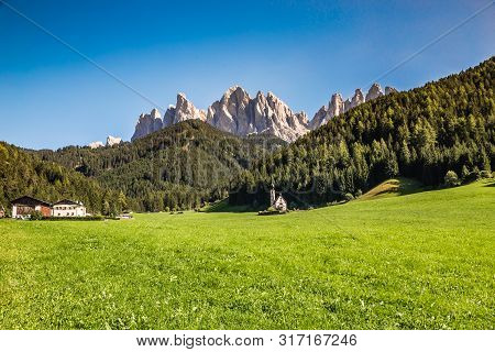 Church Of St. John Of Nepomuk And Geisler (odle) Dolomites Peaks - Santa Maddalena, Val Di Funes, Ty