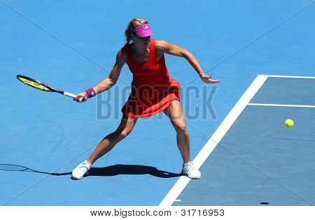 เมลเบิร์น - 17 มกราคม: Maria Kirilenko ของรัสเซียในเธอชนะรอบแรกมากกว่า Jamila Gajdosova ของ Au