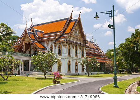 Sanam Chan Palace