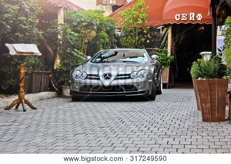 September 25, 2016; Ukraine, Kiev; Mercedes-benz Slr Mclaren 722 Edition In The Background Of The Re