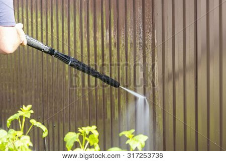Cleaning Fence With High Pressure Power Washer, Cleaning Dirty Wall.
