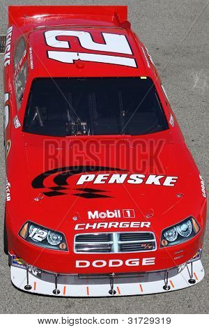 FONTANA, CA. - 9 ott: Sprint Cup Series driver Brad Keselowski in auto durante t Penske Racing #12
