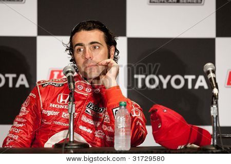 롱 비치-4 월 17 일: 다리오 Franchitti 드라이버는 #10의 대상 칩 Ganassi 경주 혼다 차 중