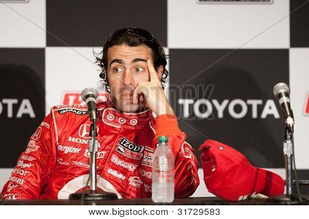 롱 비치-4 월 17 일: 다리오 Franchitti 드라이버는 #10의 대상 칩 Ganassi 경주 혼다 차 중