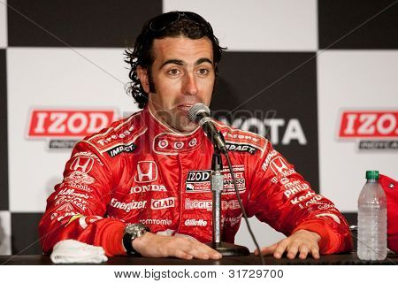 롱 비치-4 월 17 일: 다리오 Franchitti 드라이버는 #10의 대상 칩 Ganassi 경주 혼다 차 중