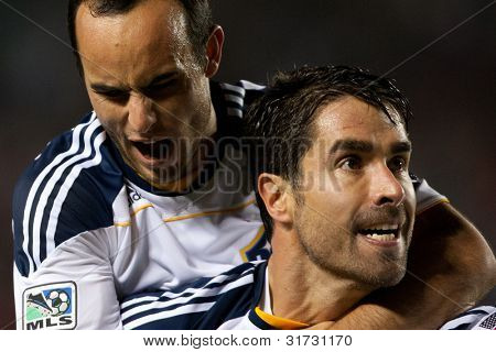 CARSON, CA. - 14 maggio: Los Angeles Galaxy F Landon Donovan (L) #10 & Los Angeles Galaxy F Juan Pablo 