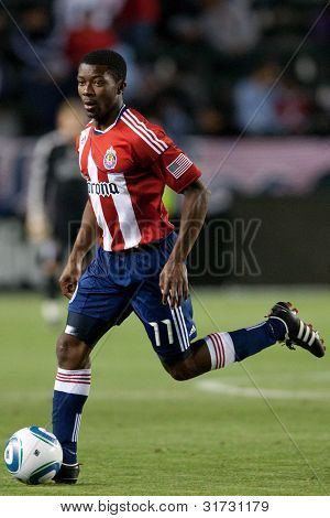 CARSON, CA. - 1 giugno: Chivas USA M Michael Lahoud #11 in azione durante la partita MLS tra Vancouve