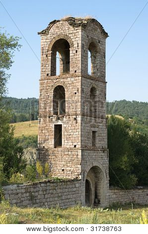 de klokkentoren van de kerk St. Mary in Voskopoja (Voskopojë), Albanië