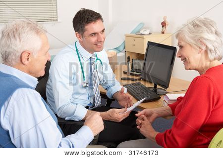GP อังกฤษพูดคุยคู่อาวุโสในการผ่าตัด
