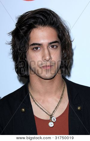 Los Angeles Mär 26: Avan Jogia kommt bei der 