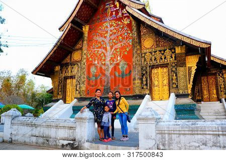 Luang Prabang, Laos - February 17, 2018: Groups Of Local Visitors Are Visiting Famous Wat Xiengthong
