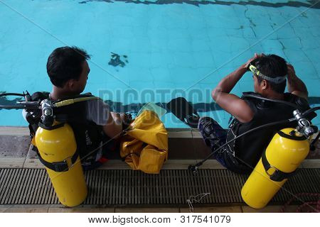 A Group Of People Doing Diving Training In A Swimming Pool In Batang / Central Java, Indonesia, Augu