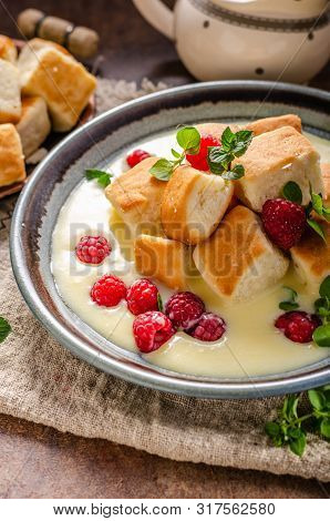 Yeast Buns With Vanilla Sauce