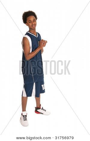 schwarze Basketballspieler stehen im studio