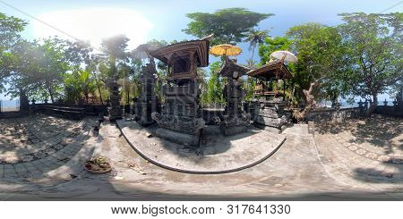 Vr 360 Hindu Temple With Altar Sacrifices. Balinese Temple, Old Hindu Architecture, Bali Architectur