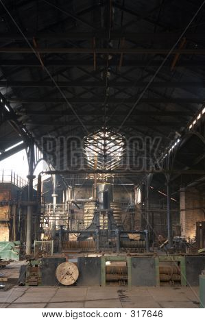 Interiøret i gammel fabrik