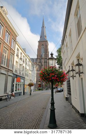 Rechtstraat Street, Located In Wyck Neighborhood, With Sint Martinuskerk Church, Limbourg, Maastrich