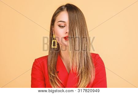 Balayage Hair Color Technique. Pretty Woman Makeup Face Red Lips. Woman Wear Glamorous Earrings. Hai