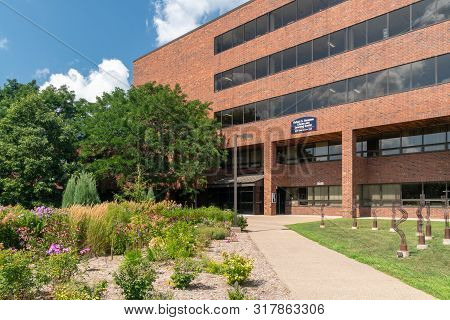 Robert S. Swanson Library And Learning Center At University Of Wisconsin–stout