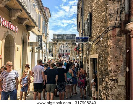 Pula, Croatia - July 4th, 2019: Tourists Walking Down Giardini Street Full Of Restaurants And Shops 