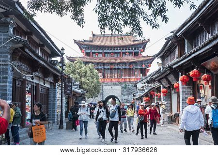 Dali, China -  April 15, 2019: Crowd Of Tourist Walking At Old Town Of Dali A Famous Landmark In Yun