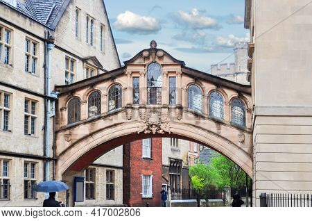 Bridge Of Sighs (hertford Bridge) In Oxford Old Town, Uk