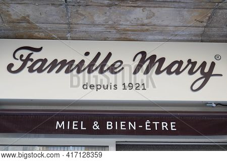 Bordeaux , Aquitaine France - 04 12 2021 : Famille Mary Logo Brand And Text Sign On Bee Boutique Bee