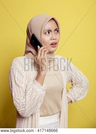 Woman Hijab With A Calling Phone Expression