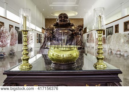 Visit The Biggest Temple In Batam Island, Indonesia - Nov 29, 2018, The Golden Kwan-yin Statue In Th
