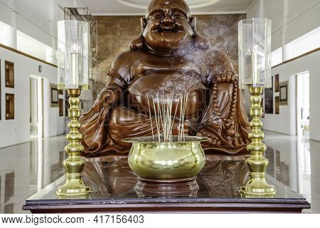 Visit The Biggest Temple In Batam Island, Indonesia - Nov 29, 2018, The Golden Kwan-yin Statue In Th