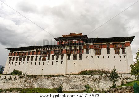 Munkit keskustelemme Rinpung Dzong Paro, Bhutan.