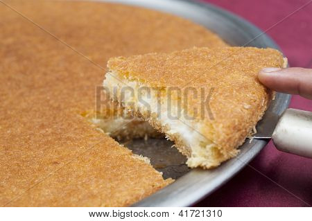 Basbousa kage på en plade