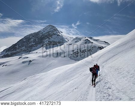 Great Ski Tour On The Fanellhorn With Great Views Of The Surrounding Mountains. Mountaineering In Wi