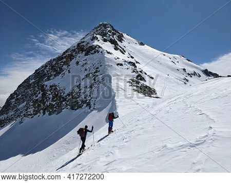 Great Ski Tour On The Fanellhorn With Great Views Of The Surrounding Mountains. Mountaineering In Wi