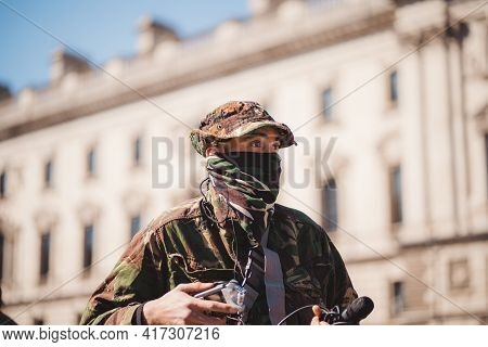 Westminster, London | Uk -  2021.04.17: Man In The Military Uniform With The Microphone At The Kill 
