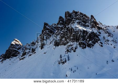 Montagne rocciose sulla stazione sciistica di Arabba, Dolomiti, Italia